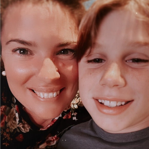 Meet your Posher, Lori - Picture 2 of 3